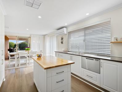 232 Peelwood Parade, Halls Head WA 6210