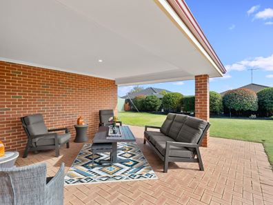232 Peelwood Parade, Halls Head WA 6210