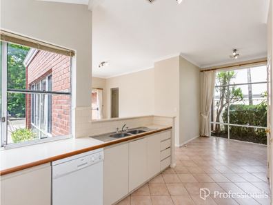 4A Potter Avenue, Salter Point WA 6152