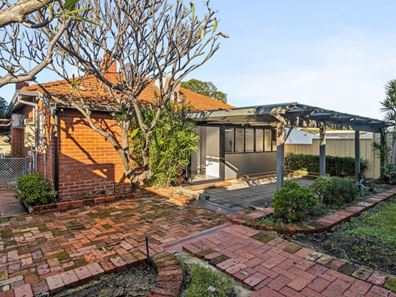 11 Helmsley Street, Scarborough WA 6019
