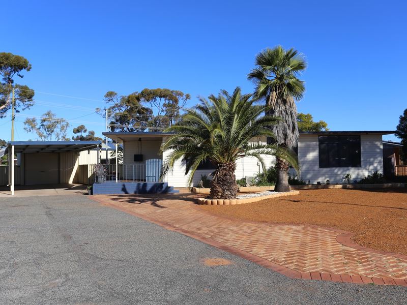 72 Saltbush Rd, Kambalda West