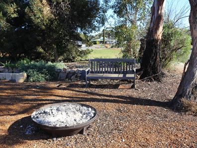 72 Saltbush Rd, Kambalda West WA 6442