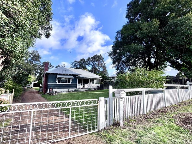 13 Mclarty Street, Waroona WA 6215