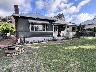 13 Mclarty Street, Waroona WA 6215