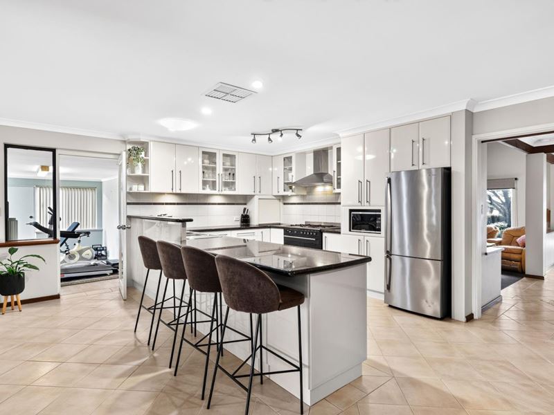6 McFarlane Close, Willetton WA 6155