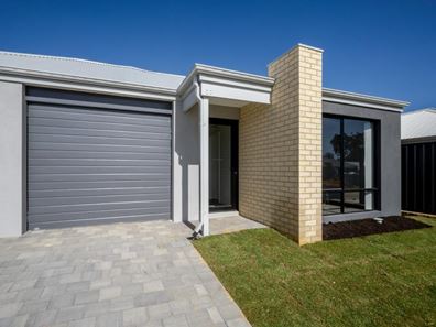 27B Magnolia Way, Lakelands WA 6180