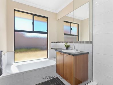 Room/3  26 Properjohn Drive, Rockingham WA 6168