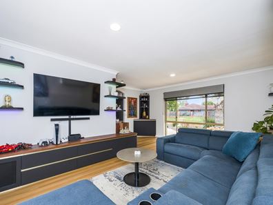 2 Shrike Garden, Ballajura WA 6066