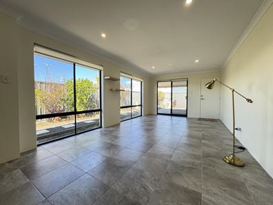 39 Summerville Boulevard, Caversham WA 6055