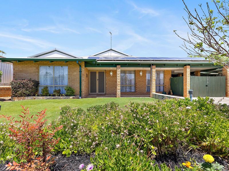 2 Lamb Place, Lake Coogee WA 6166