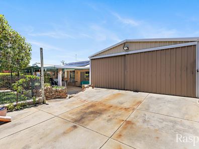 2 Lamb Place, Lake Coogee WA 6166