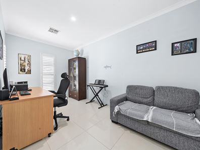 60 Liriope Parkway, Sinagra WA 6065