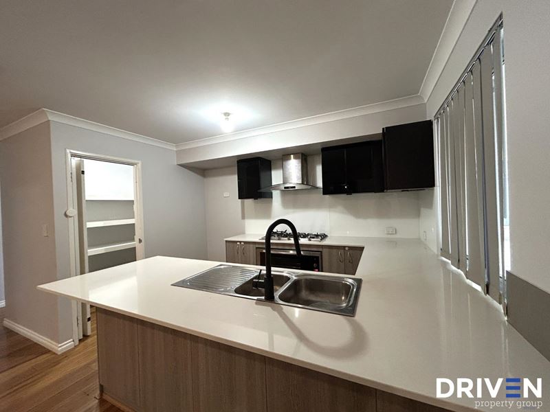10 Bosbaan Place, Champion Lakes WA 6111