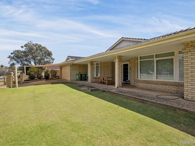 6 Victoria Court, Thornlie WA 6108