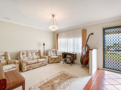 50 Ullinger Loop, Marangaroo WA 6064