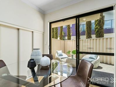 4/6 Leeder Street, Glendalough WA 6016