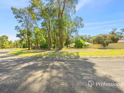 13 Cunningham Crescent, Collie WA 6225
