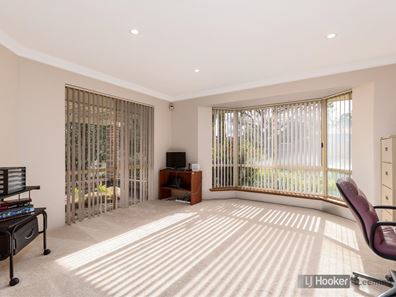 11 Gledhill Way, Leeming WA 6149