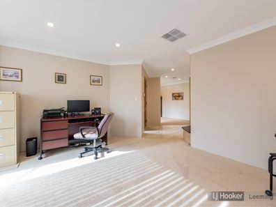 11 Gledhill Way, Leeming WA 6149