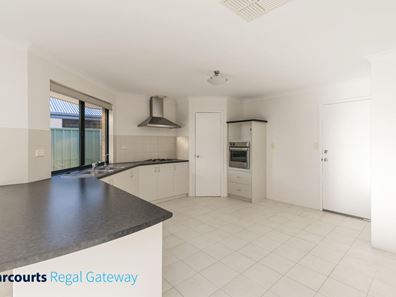 8 Bendee Drive, Atwell WA 6164