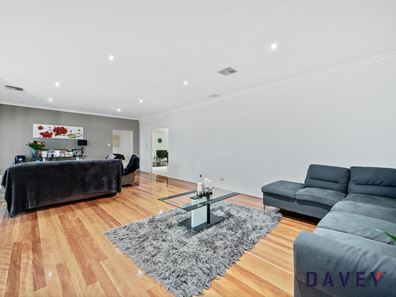 8 Goldsmith Way, Darch WA 6065