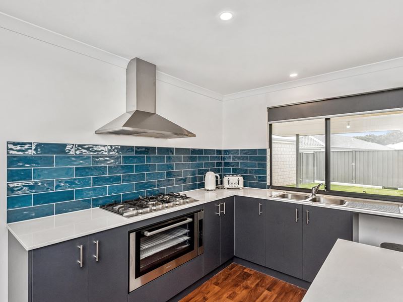 39 Lilydale Drive, Lakelands WA 6180