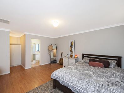 5 Cranbrook Pass, Canning Vale WA 6155