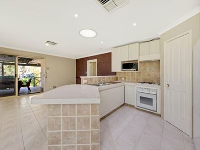 2/3 Muntries Place, Halls Head WA 6210