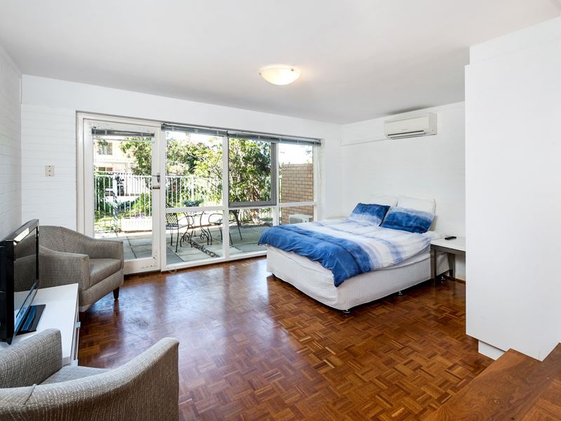 13/14 McNamara Way, Cottesloe