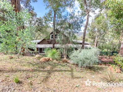 7 Mackie Road, Roleystone WA 6111