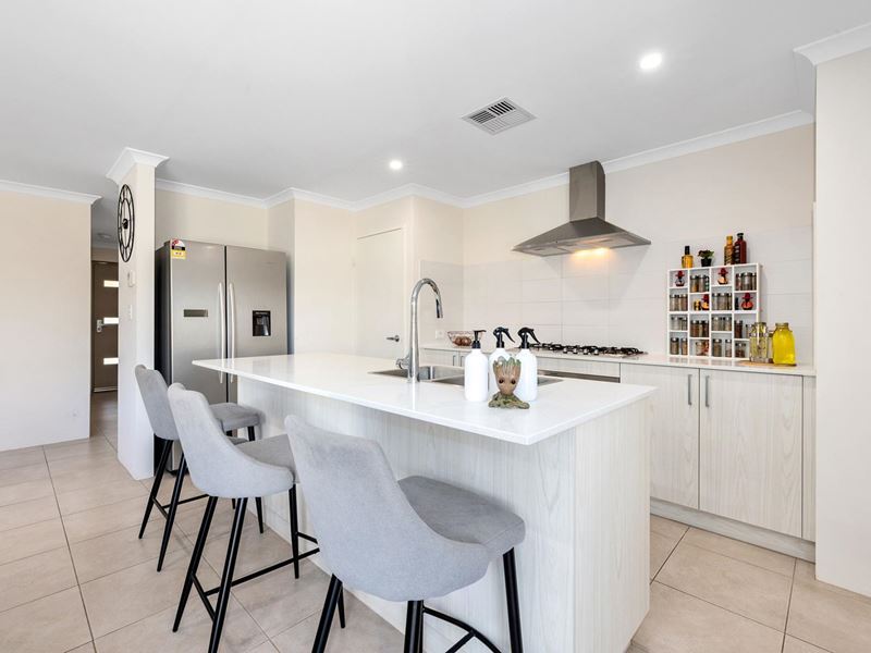 51 Piara Drive, Piara Waters WA 6112