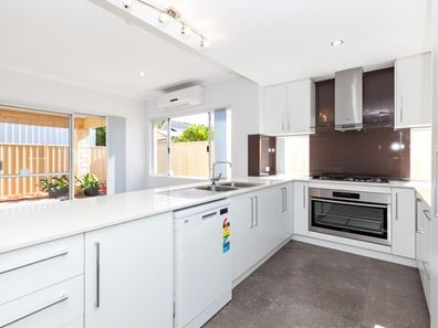 7b Waterway Cove, Seville Grove WA 6112