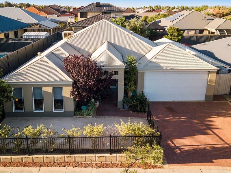11 Dulegal Way, Aveley WA 6069