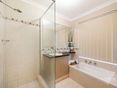 11 Dulegal Way, Aveley WA 6069