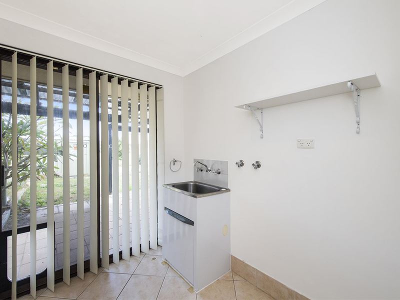 15 Wisteria Gardens, Halls Head WA 6210