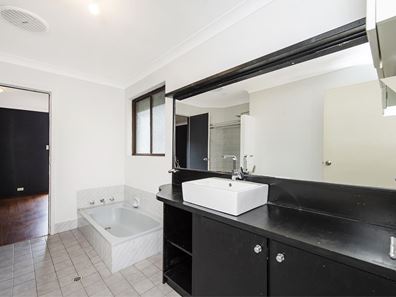 15 Wisteria Gardens, Halls Head WA 6210