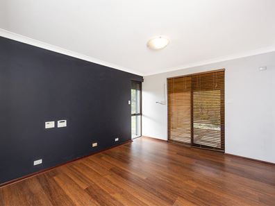 15 Wisteria Gardens, Halls Head WA 6210