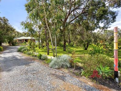 10 Crimp Crescent, Leschenault WA 6233