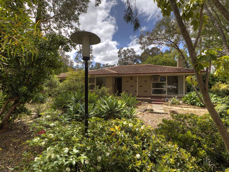 12 Sanderson Road, Lesmurdie