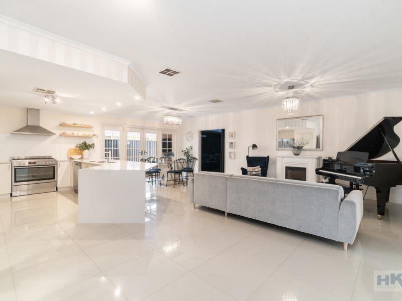16 Whitehart Entrance, Aveley