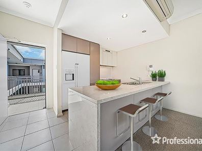 79/23 Junction Boulevard, Cockburn Central WA 6164