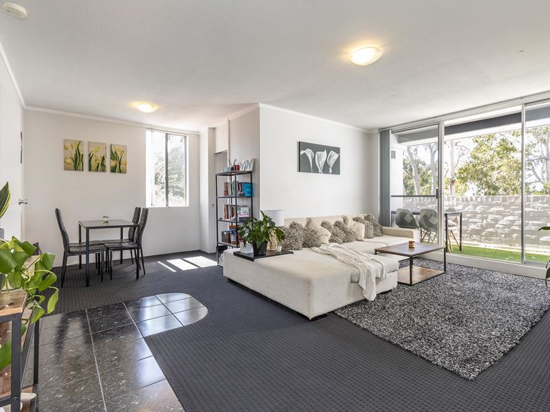 12/12 Wall Street, Maylands