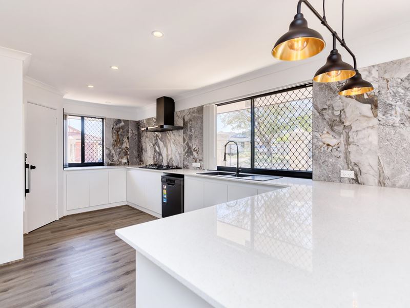 2-4 Agnew Cove, Bentley