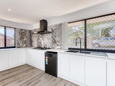 2-4 Agnew Cove, Bentley WA 6102