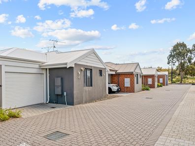 4/71 Kingaroy Drive, Baldivis WA 6171