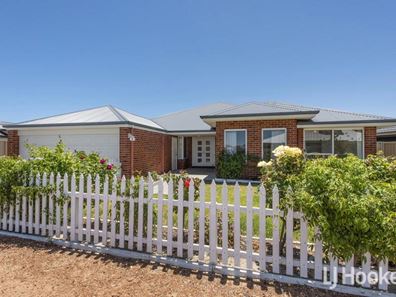 6 Skerne Court, Madora Bay WA 6210