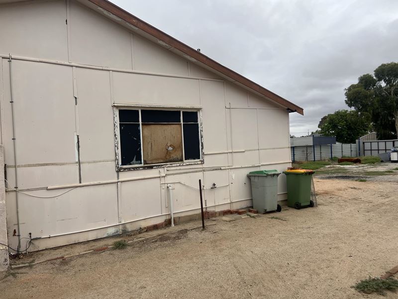 24 Gamenya Avenue, Merredin