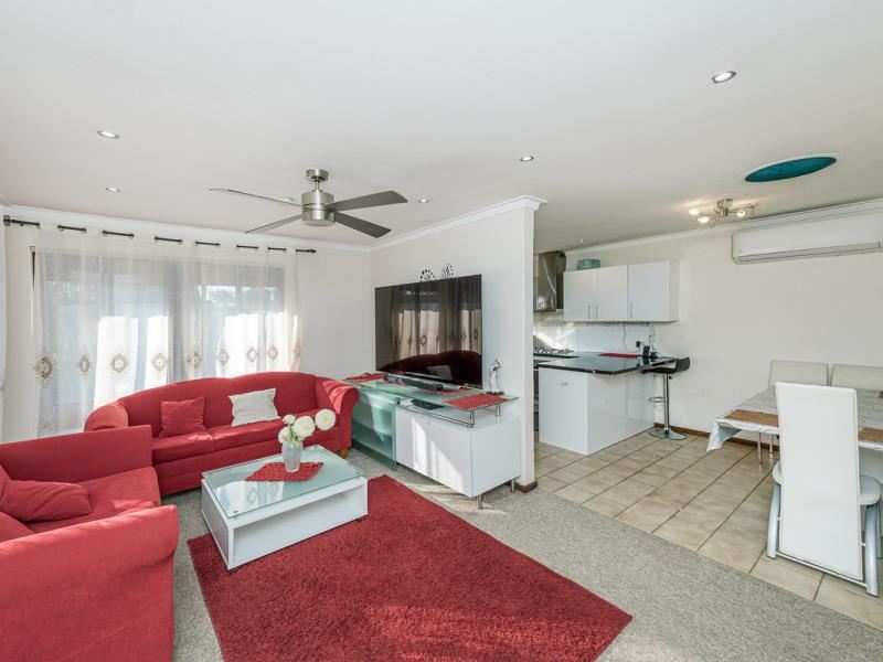 19 Hagart Way, Lockridge