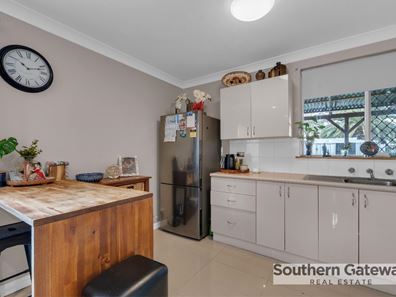 32 Woodley Way, Parmelia WA 6167