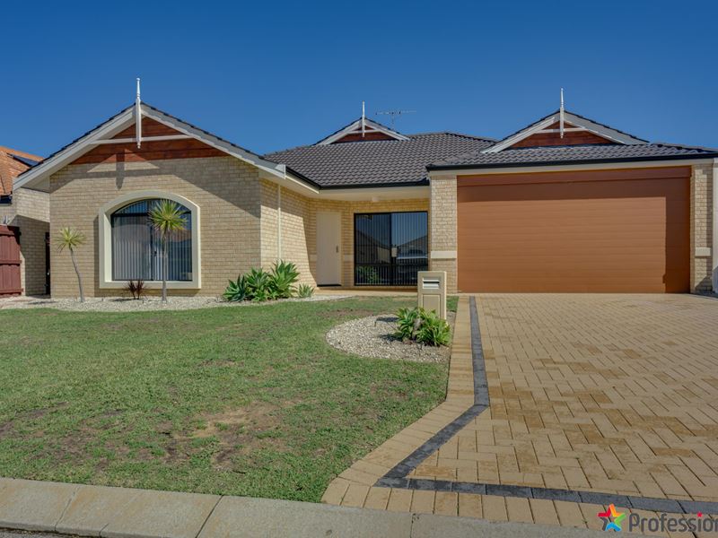 17 Lomatia Ramble, Halls Head WA 6210